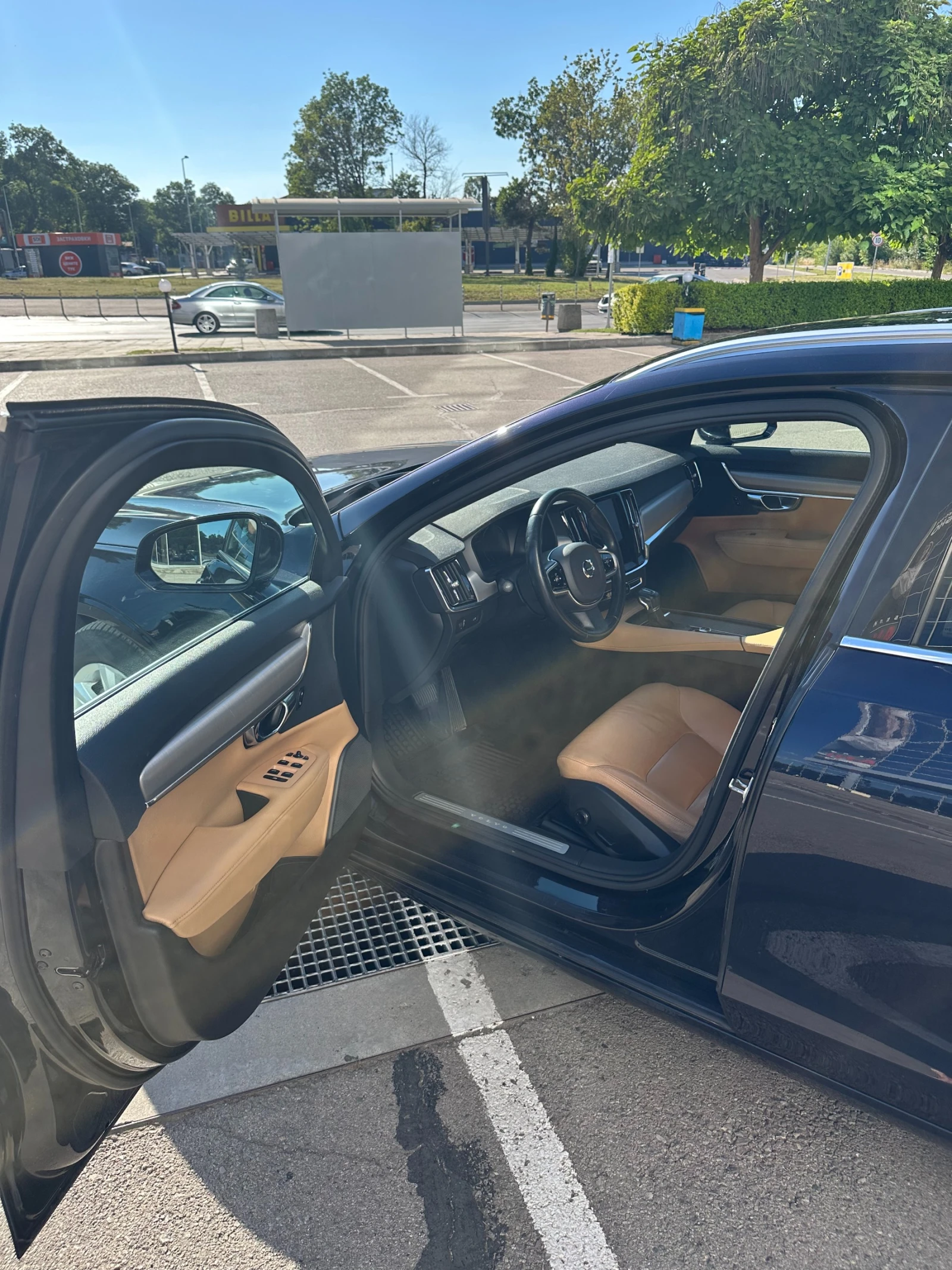 Volvo V90 D4, снимка 8 - Автомобили и джипове - 55243891