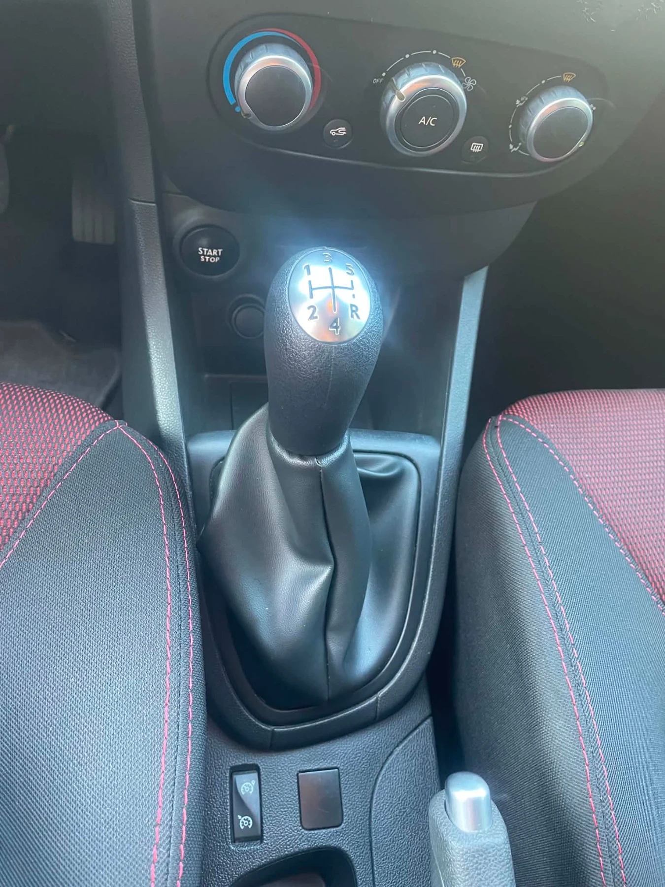 Renault Clio, снимка 15 - Автомобили и джипове - 55729124