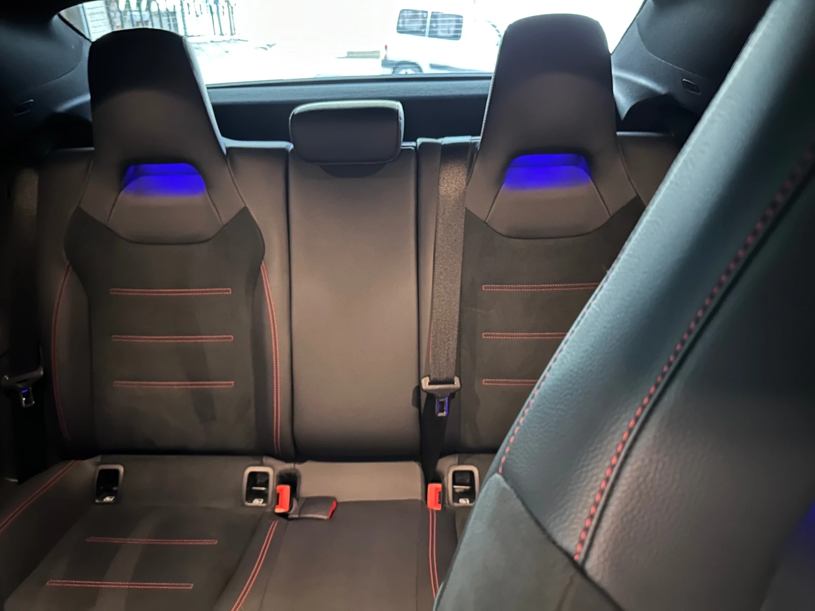Mercedes-Benz CLA 200, снимка 5 - Автомобили и джипове - 55771206