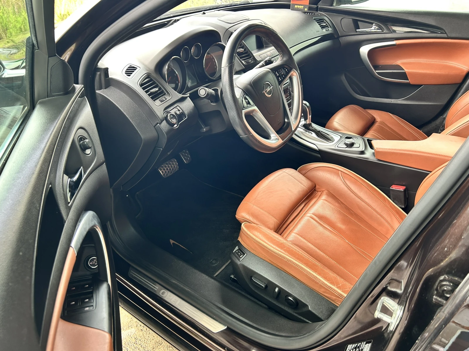 Opel Insignia Sport Turer* Auto* 4x4* NAVI* Обдухване* Подгрев* , снимка 9 - Автомобили и джипове - 55859884