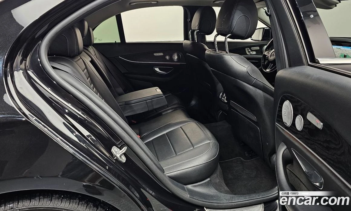 Mercedes-Benz E 300 E300 4MATIC Avnatgarde, снимка 12 - Автомобили и джипове - 56117539