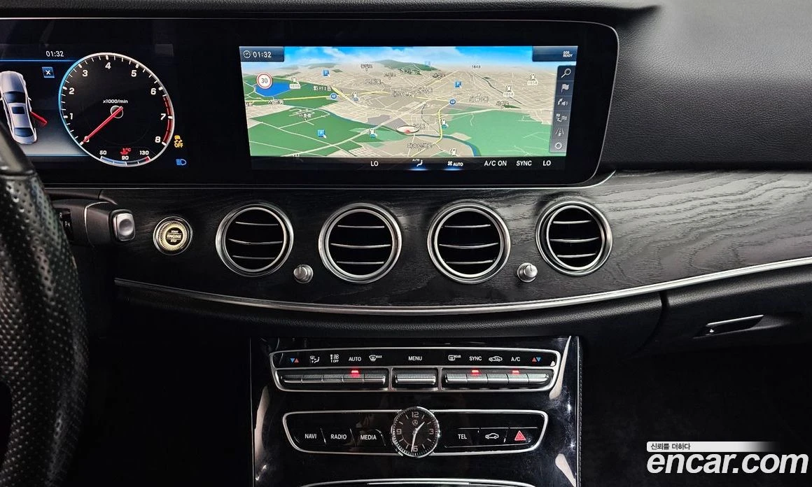 Mercedes-Benz E 300 E300 4MATIC Avnatgarde, снимка 14 - Автомобили и джипове - 56117539