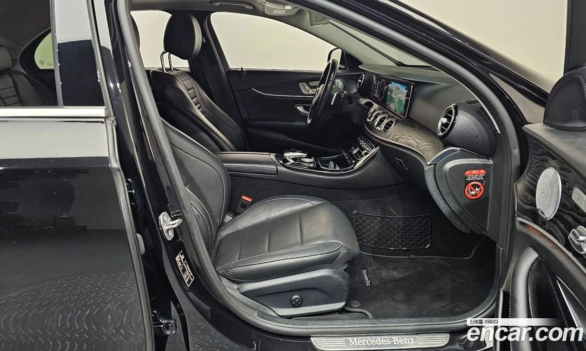 Mercedes-Benz E 300 E300 4MATIC Avnatgarde, снимка 11 - Автомобили и джипове - 56117539