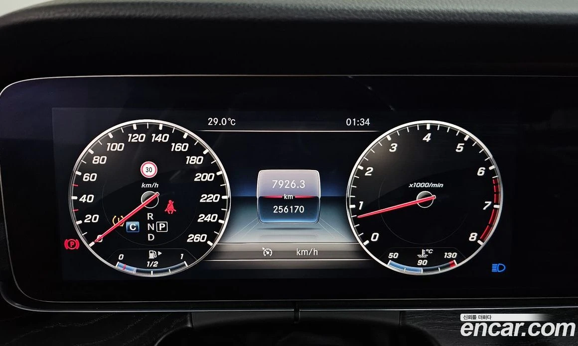 Mercedes-Benz E 300 E300 4MATIC Avnatgarde, снимка 8 - Автомобили и джипове - 56117539