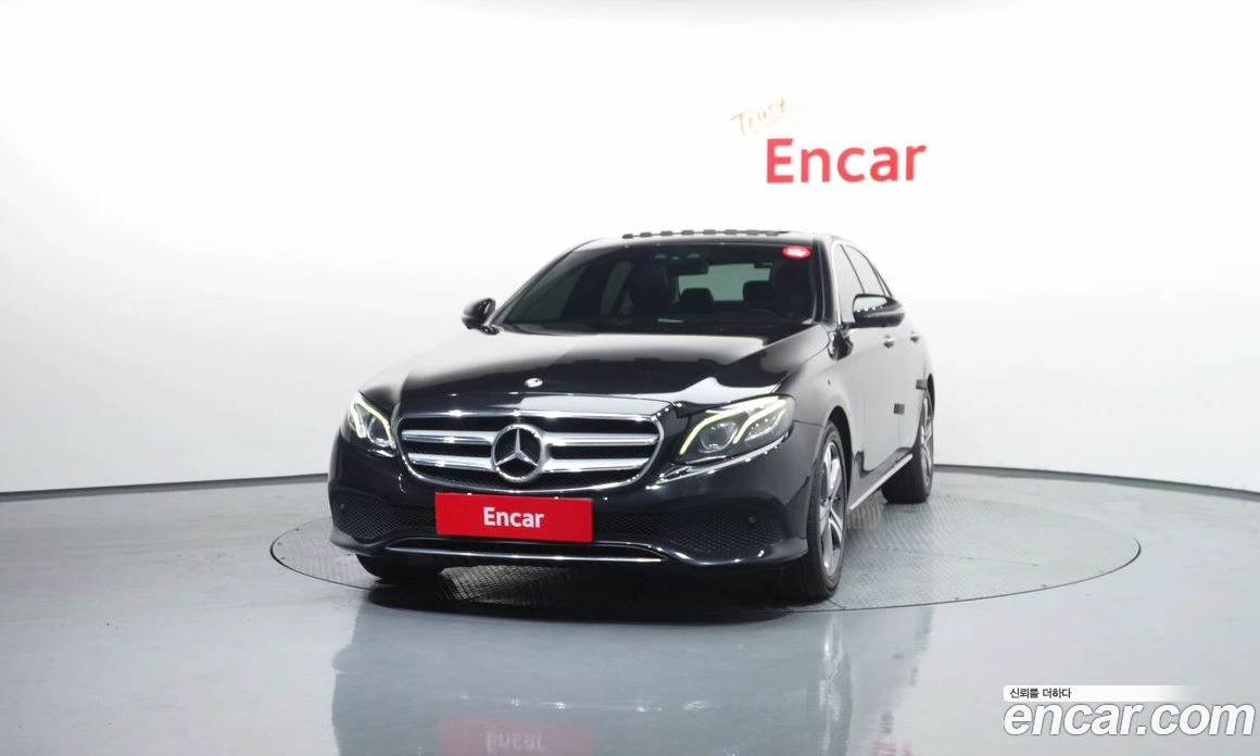 Mercedes-Benz E 300 E300 4MATIC Avnatgarde, снимка 3 - Автомобили и джипове - 56117539