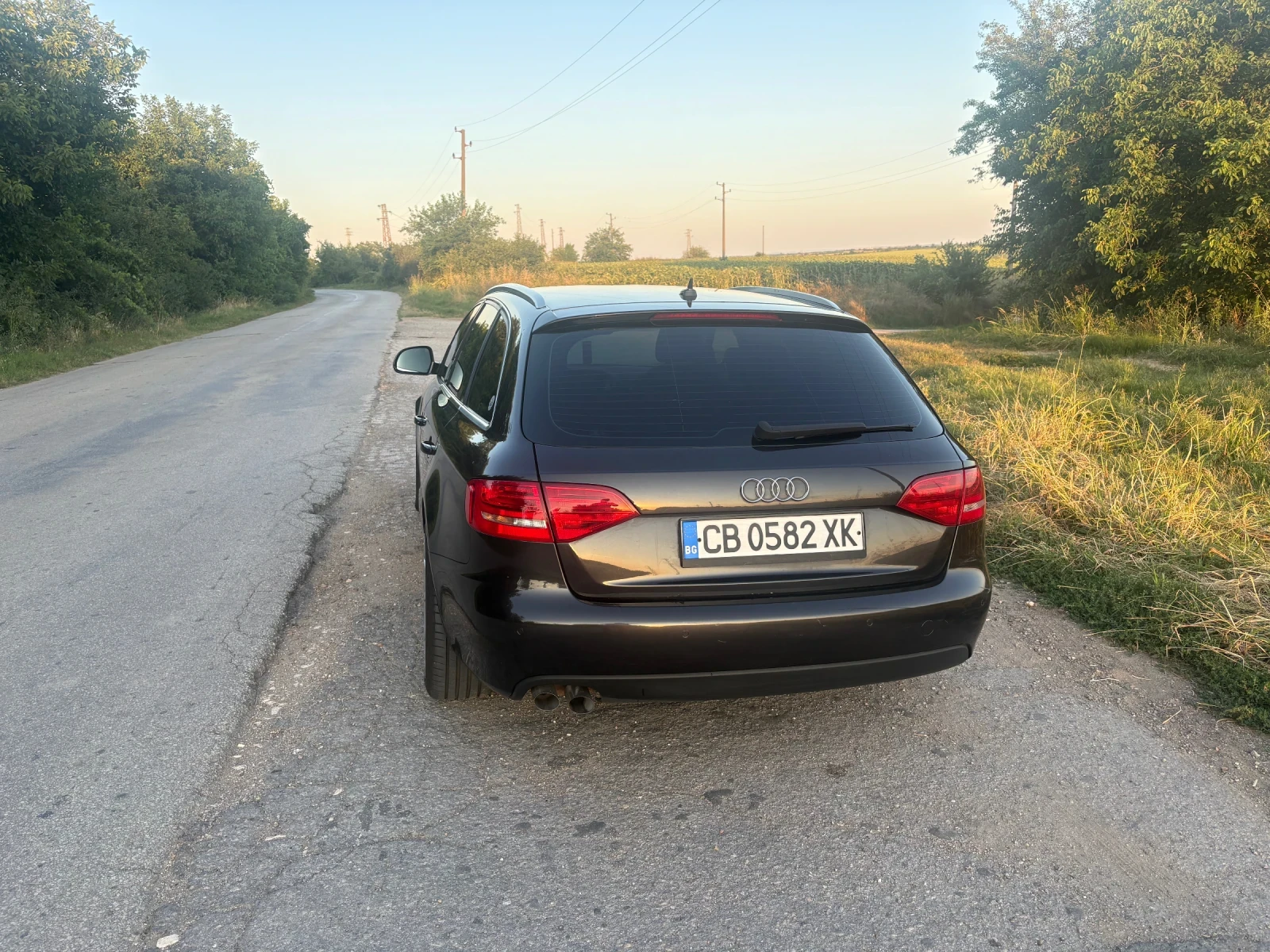 Audi A4 2.0 TDI 143к.с Ръчка, снимка 4 - Автомобили и джипове - 56323186