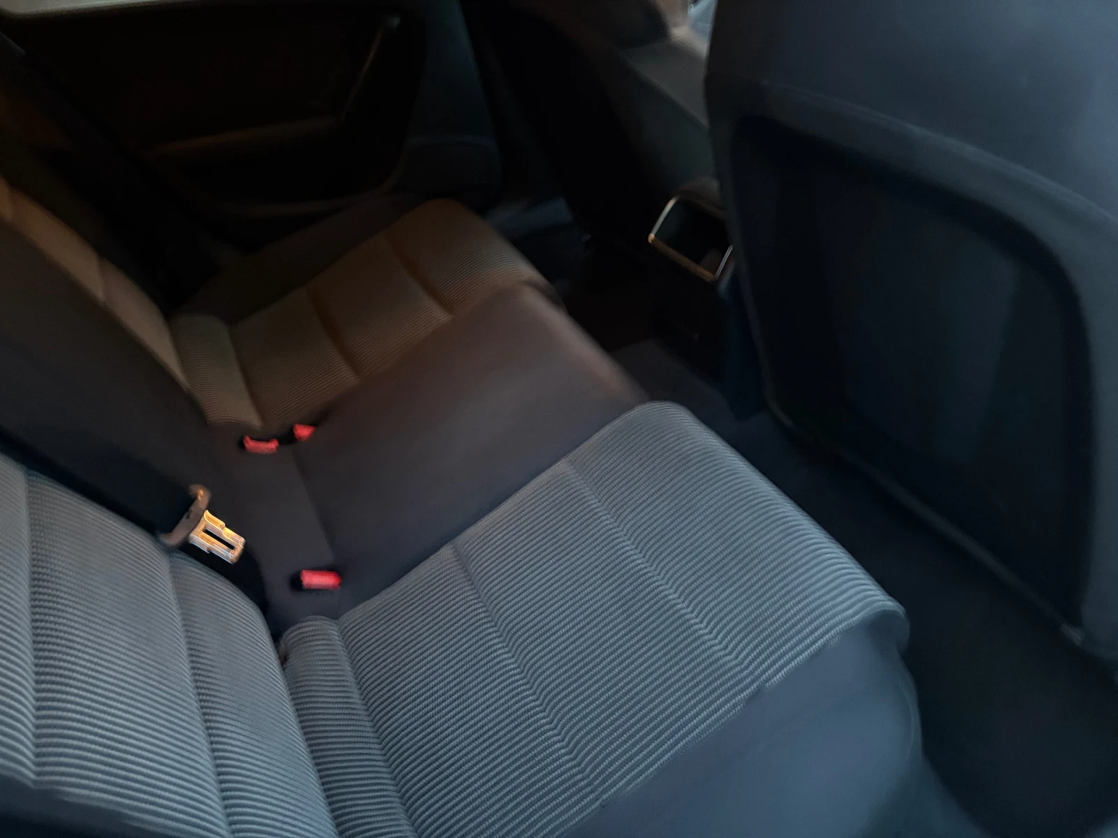 Audi A4 2.0 TDI 143к.с Ръчка, снимка 8 - Автомобили и джипове - 56323186