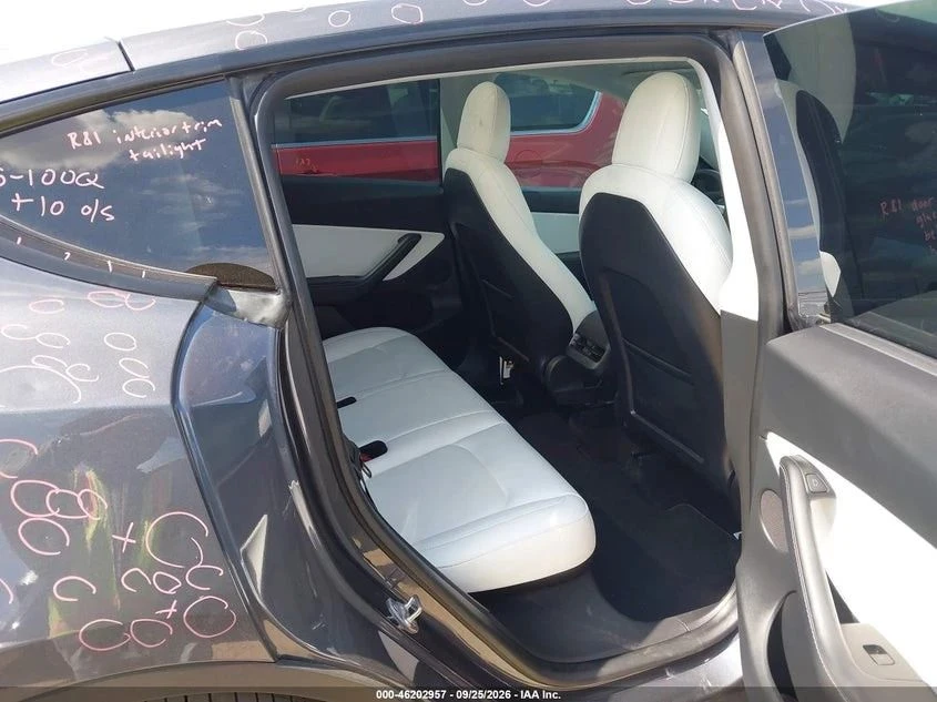 Tesla Model Y, снимка 12 - Автомобили и джипове - 56686872