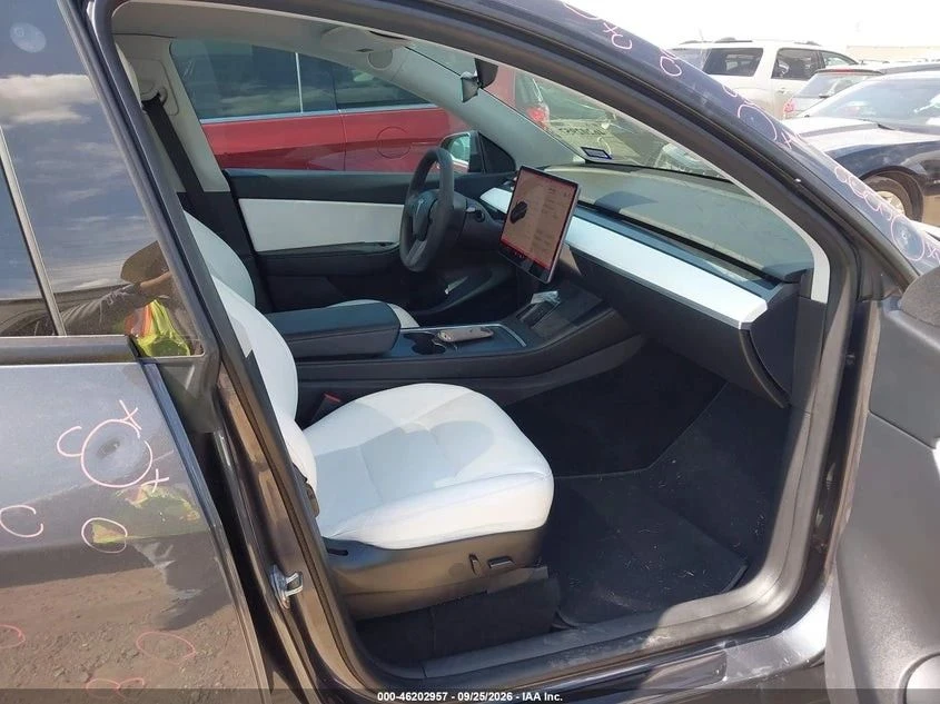 Tesla Model Y, снимка 9 - Автомобили и джипове - 56686872