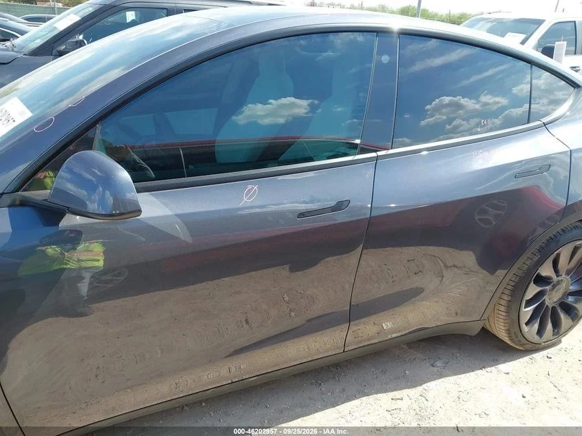 Tesla Model Y, снимка 4 - Автомобили и джипове - 56686872