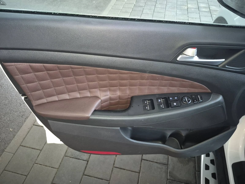 Hyundai Tucson 1.6i, снимка 17 - Автомобили и джипове - 52582912