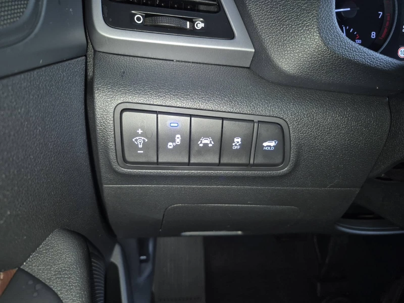 Hyundai Tucson 1.6i, снимка 11 - Автомобили и джипове - 52582912