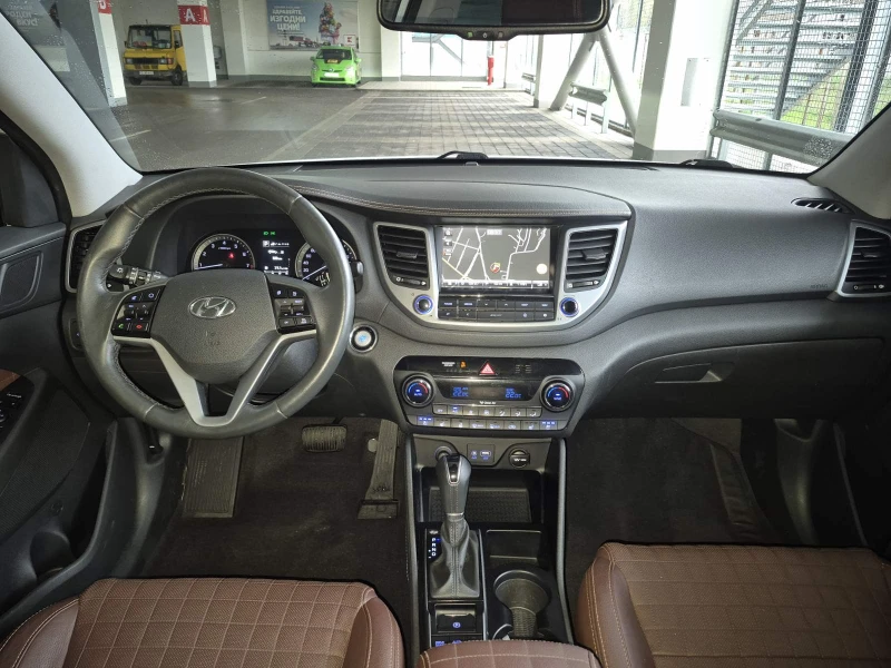 Hyundai Tucson 1.6i, снимка 8 - Автомобили и джипове - 52582912