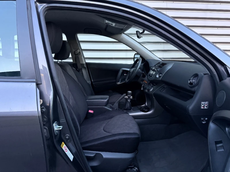 Toyota Rav4 2.0 158k.c Facelift Linea Luna Швейцария 4WD, снимка 5 - Автомобили и джипове - 53504778