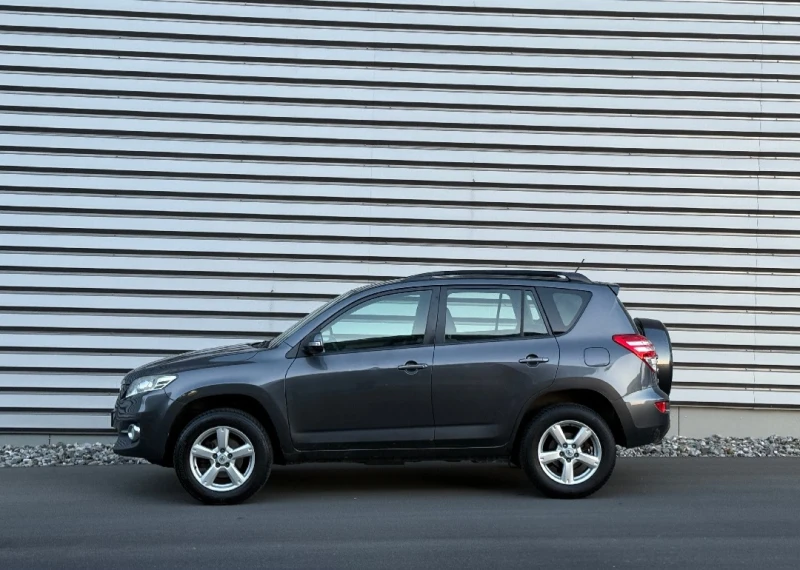 Toyota Rav4 2.0 158k.c Facelift Linea Luna Швейцария 4WD, снимка 2 - Автомобили и джипове - 53504778