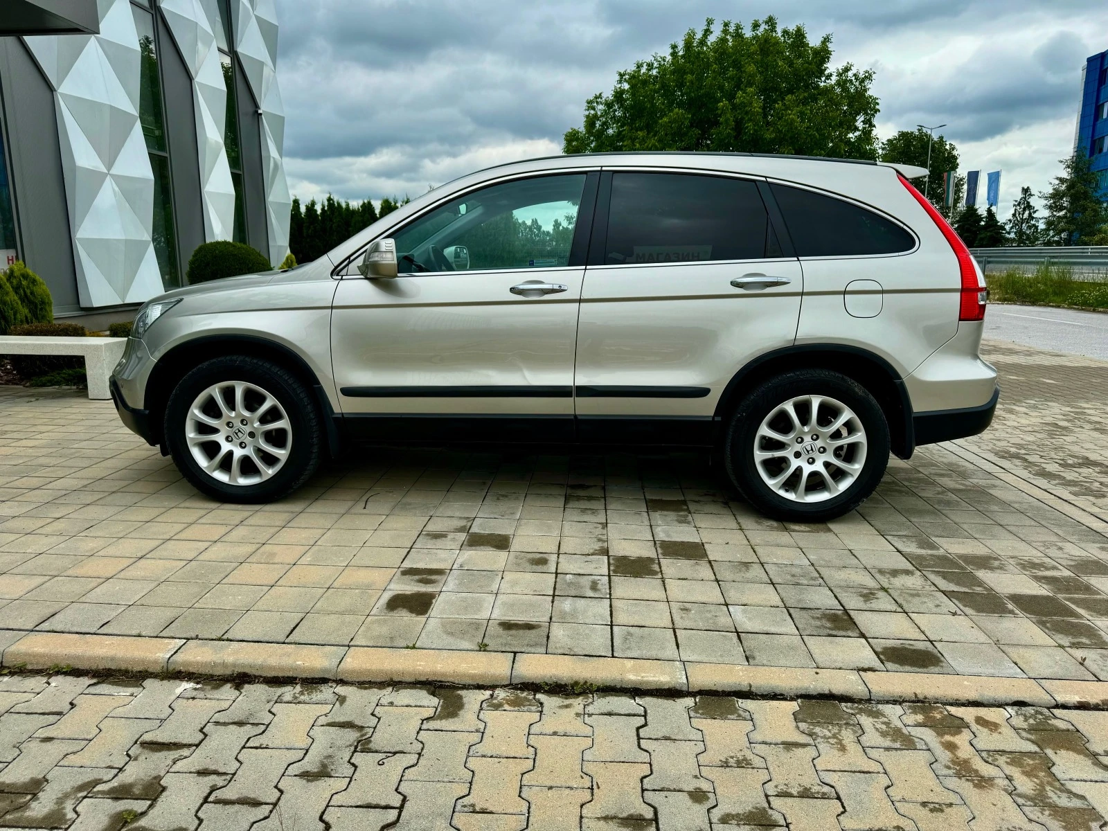 Honda Cr-v 2.0I-EXECUTIVE-ПАНОРАМ-КОЖА-ПОДГРЕВ-С.КНИЖКА- - изображение 8