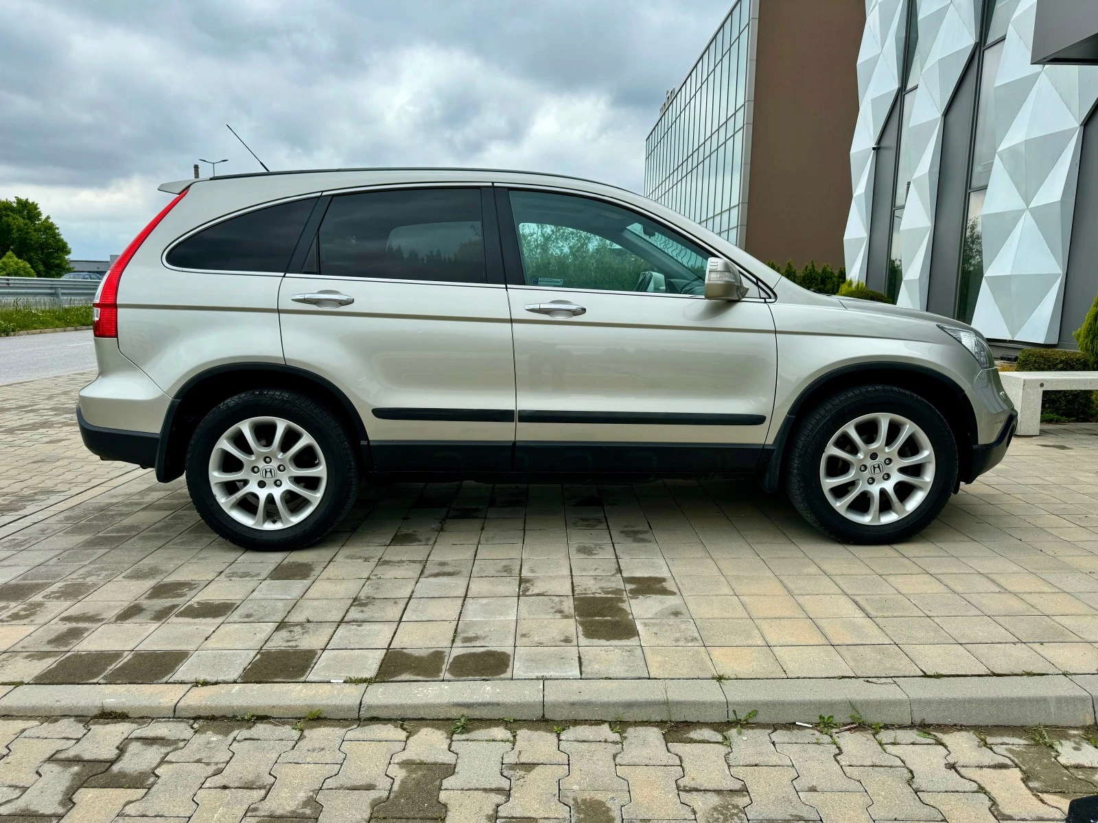 Honda Cr-v 2.0I-EXECUTIVE-ПАНОРАМ-КОЖА-ПОДГРЕВ-С.КНИЖКА- - изображение 4