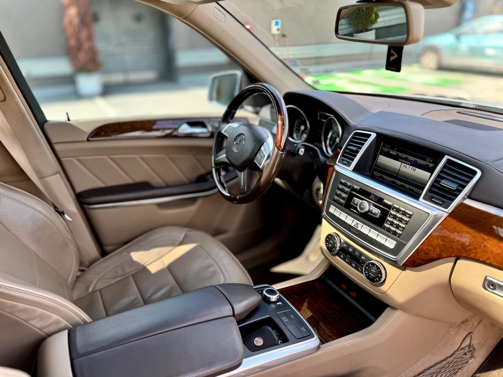 Mercedes-Benz GL 550 Facelift, снимка 9 - Автомобили и джипове - 53995480