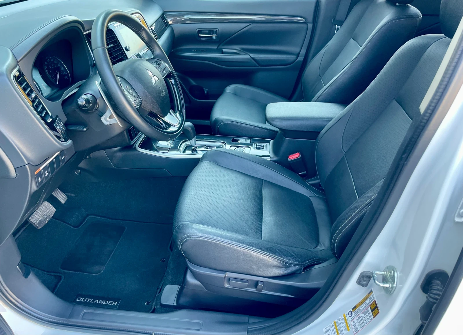 Mitsubishi Outlander GT V6 3000 FULL, снимка 9 - Автомобили и джипове - 54342620