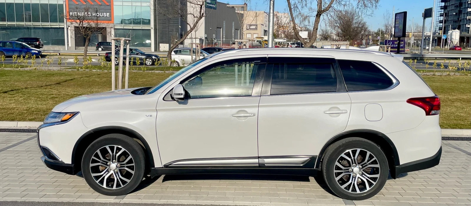 Mitsubishi Outlander GT V6 3000 FULL, снимка 4 - Автомобили и джипове - 54342620