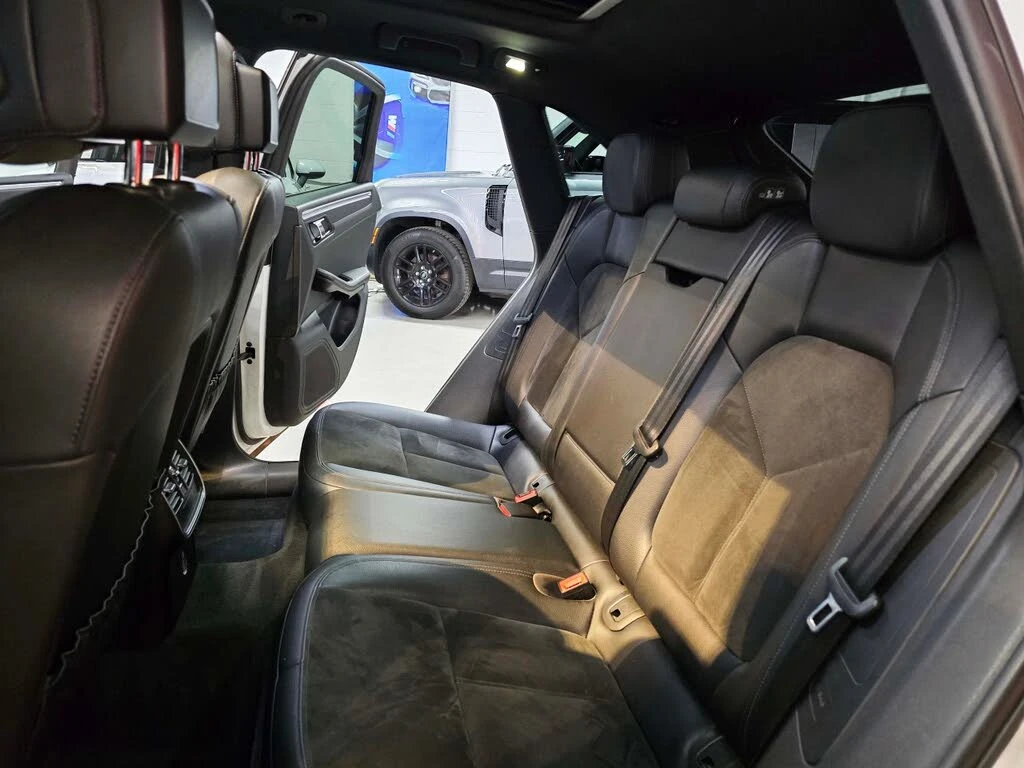 Porsche Macan 2.0 AWD * ПОДГРЕВ * АЛКАНТАРА * 2 КЛЮЧА, снимка 10 - Автомобили и джипове - 54492375