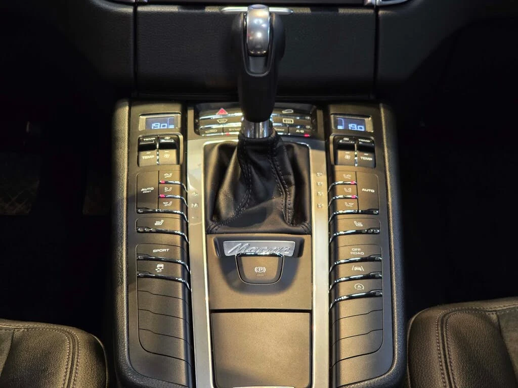 Porsche Macan 2.0 AWD * ПОДГРЕВ * АЛКАНТАРА * 2 КЛЮЧА, снимка 12 - Автомобили и джипове - 54492375