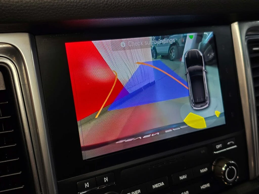 Porsche Macan 2.0 AWD * ПОДГРЕВ * АЛКАНТАРА * 2 КЛЮЧА, снимка 16 - Автомобили и джипове - 54492375
