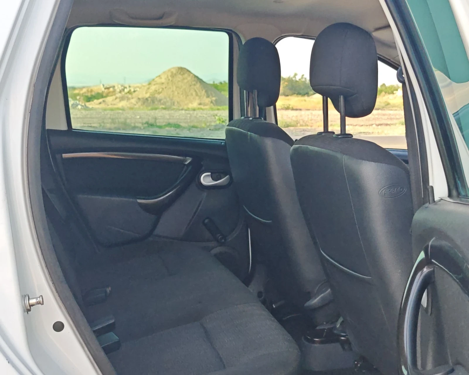 Dacia Duster 1.6 БЕНЗИН 105 К.С.125 000 КМ! НОВА!!!, снимка 11 - Автомобили и джипове - 55579376