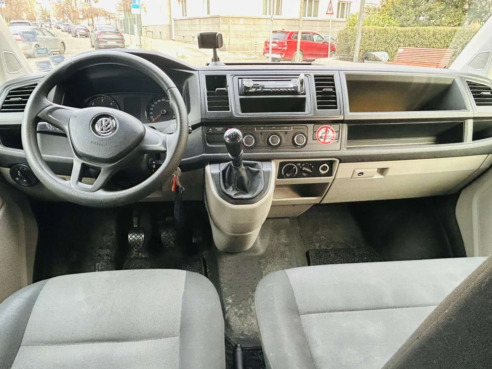 VW Transporter T6 2, 0 TDI 8+ 1места с вкл ДДС, снимка 6 - Бусове и автобуси - 55809516