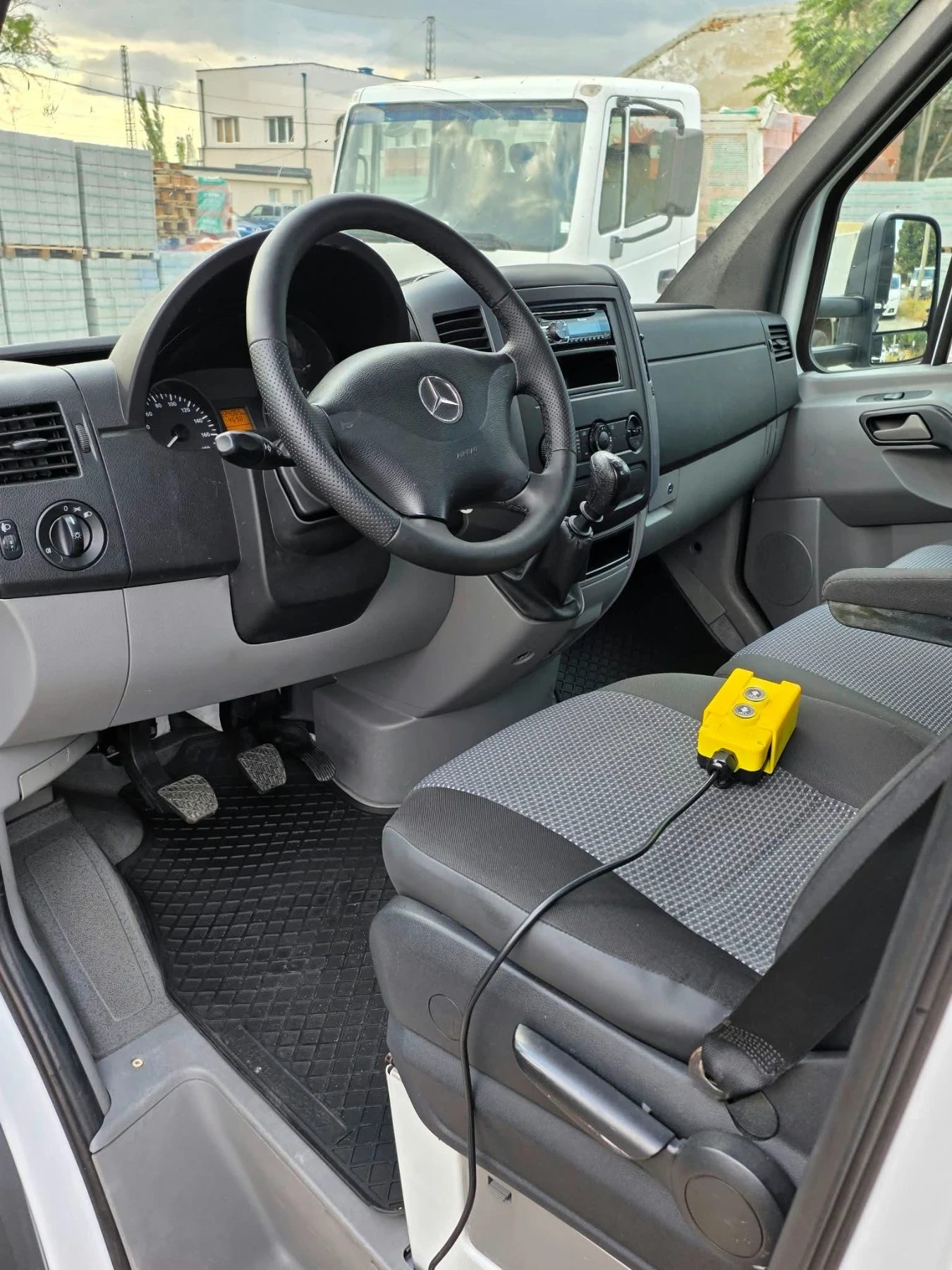Mercedes-Benz Sprinter 413 2.2 CDI // B  категория, снимка 9 - Бусове и автобуси - 56467370
