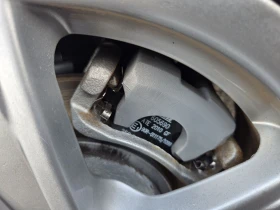 Toyota Auris 1, 8 benzin hybrid 100hp + 32 hp  - 5300 € / 10365.90 лв. - 25872398 17