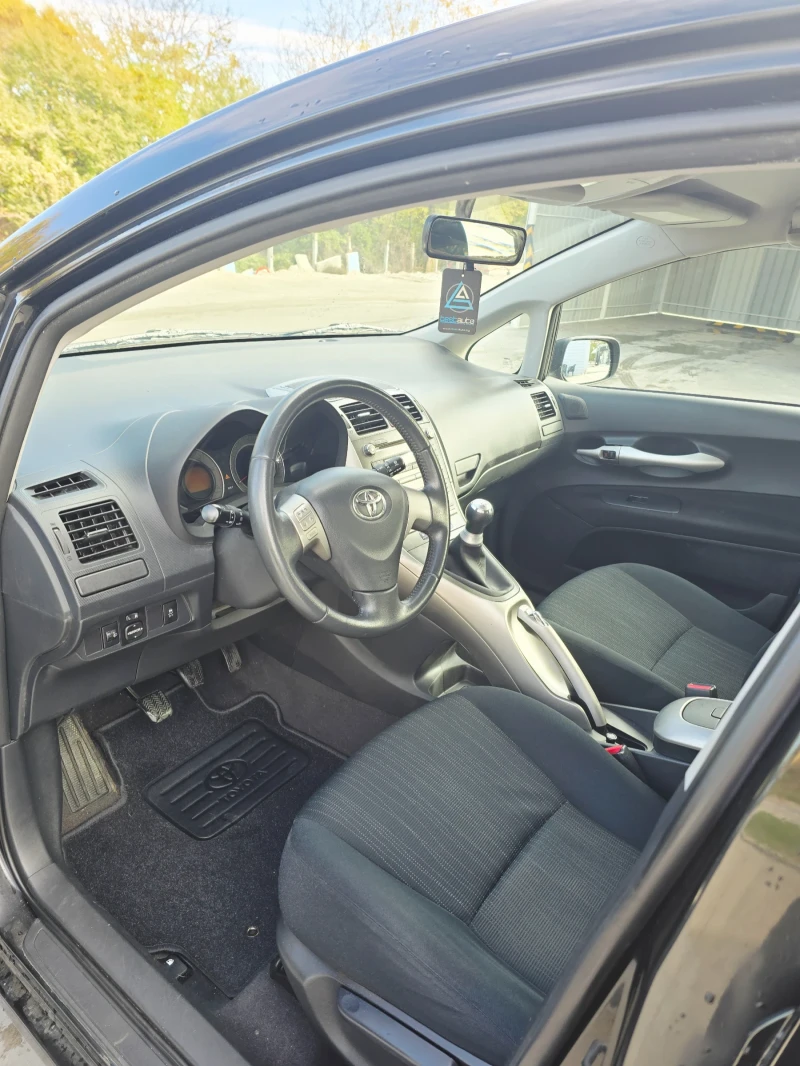 Toyota Auris, снимка 6 - Автомобили и джипове - 52285104