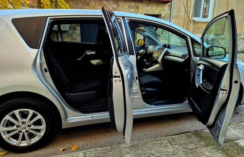 Toyota Verso 2.0d4d-EXECUTIVE-нави-6скорости-japan, снимка 12 - Автомобили и джипове - 52529789
