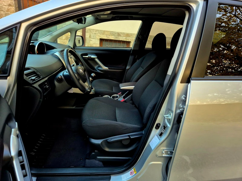 Toyota Verso 2.0d4d-EXECUTIVE-нави-6скорости-japan, снимка 11 - Автомобили и джипове - 52529789