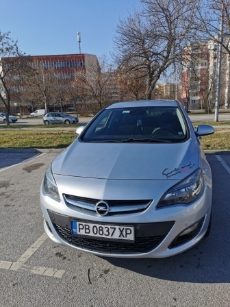 Opel Astra J 1.6 CDTi, снимка 1 - Автомобили и джипове - 46142275