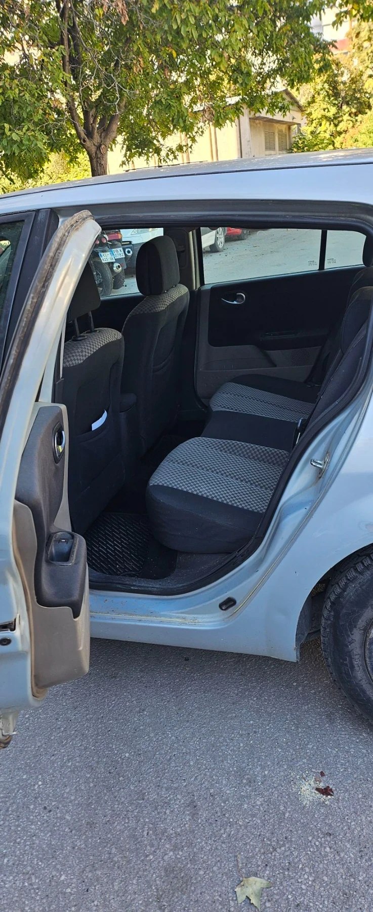 Renault Megane 1.9 dci, снимка 8 - Автомобили и джипове - 56364058