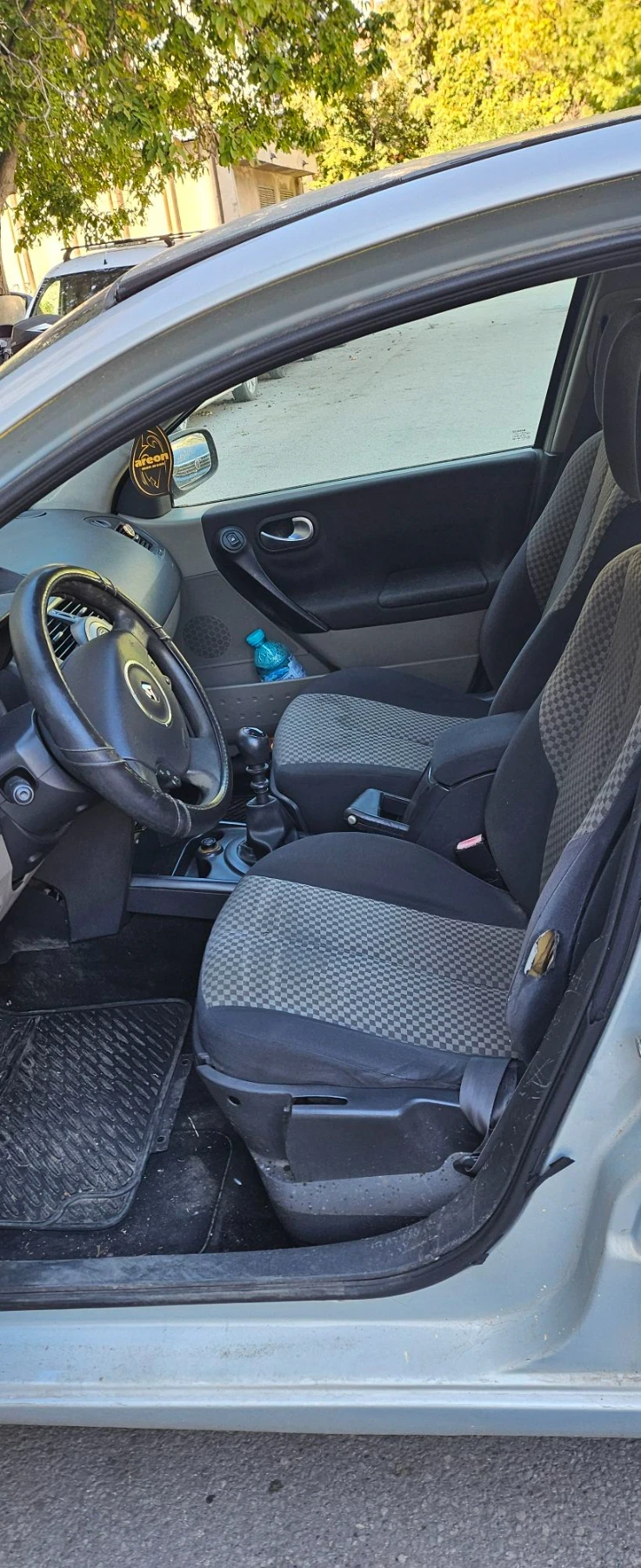 Renault Megane 1.9 dci, снимка 7 - Автомобили и джипове - 56364058