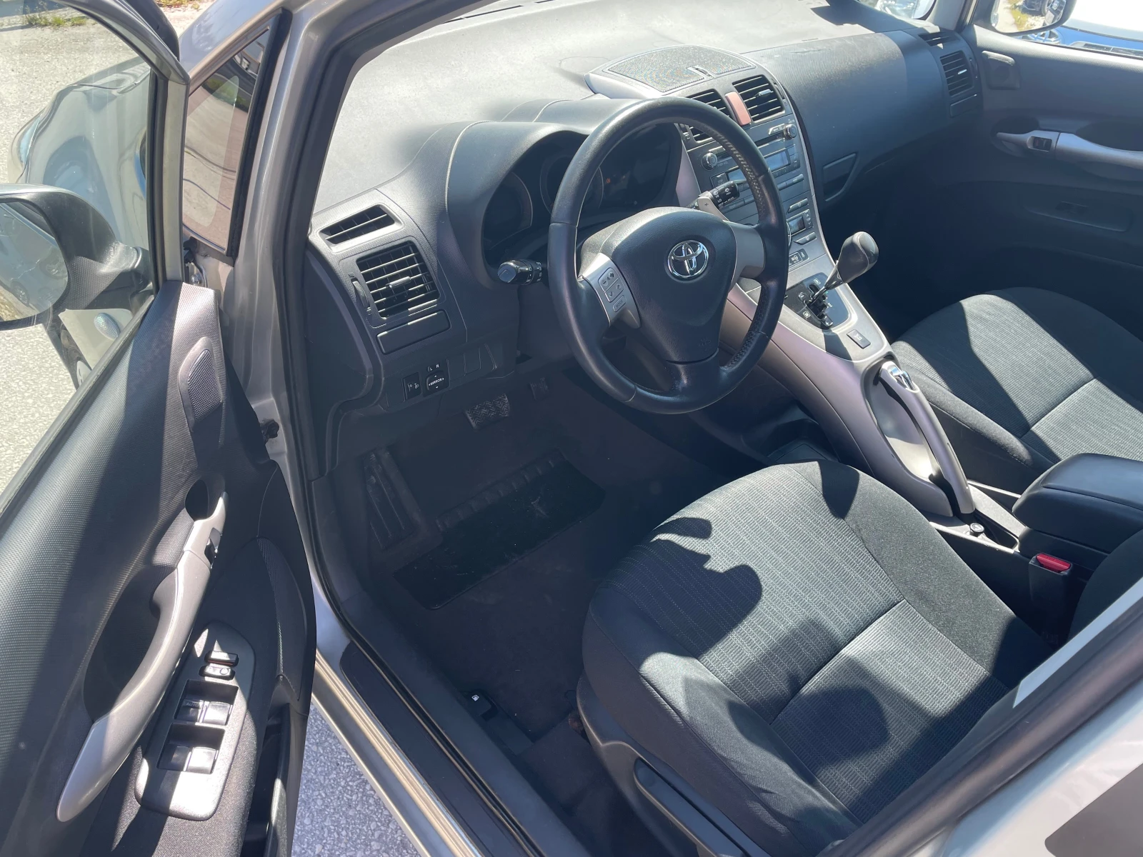 Toyota Auris 1.4 D4D Automatic  - изображение 7