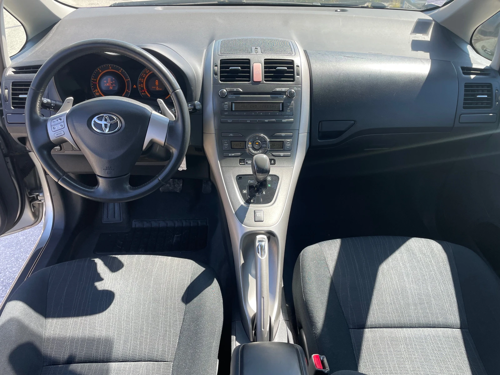 Toyota Auris 1.4 D4D Automatic  - изображение 9