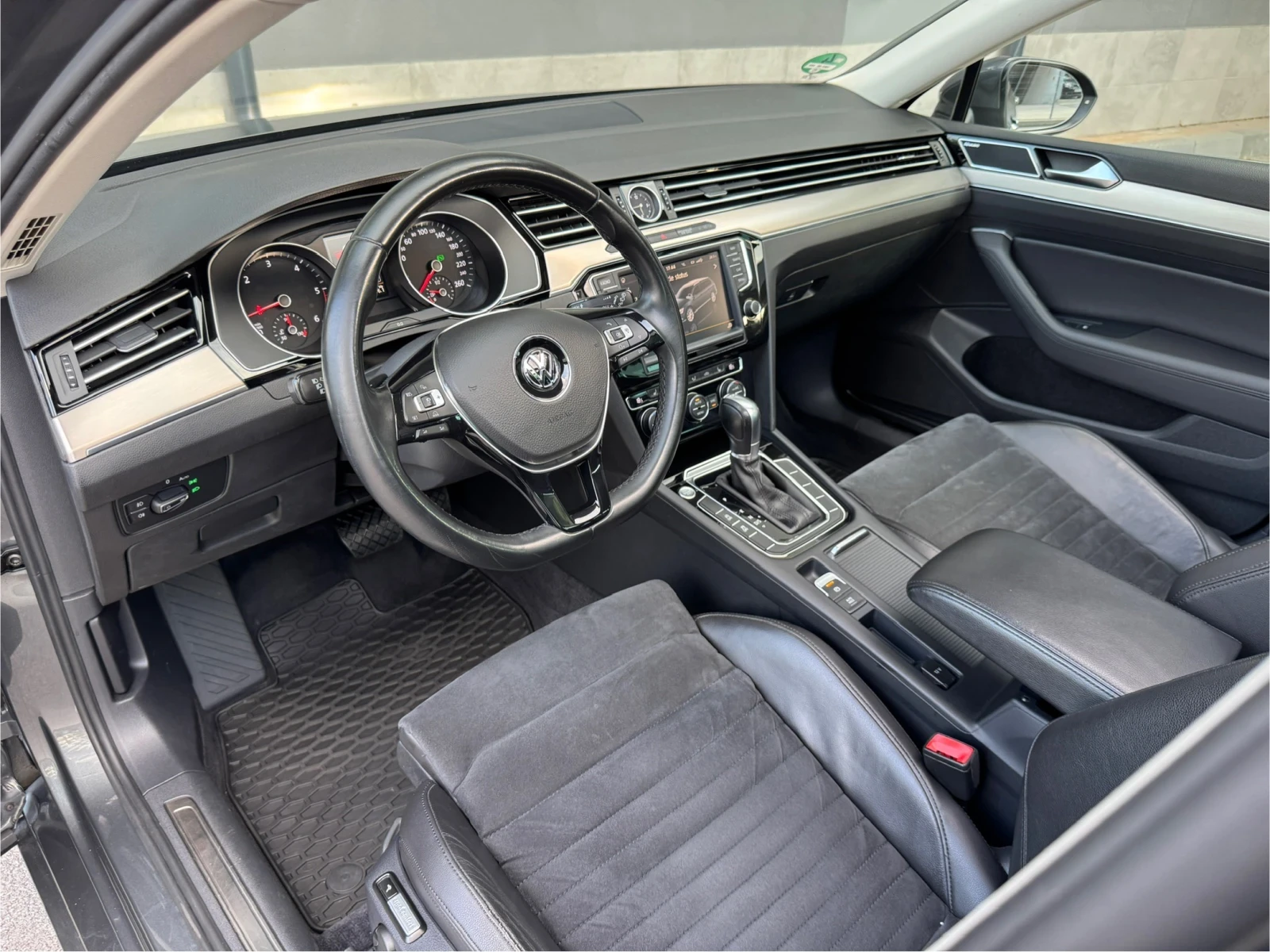 VW Passat 2.0TDI // 190к.с.// HIGHLINE// Panorama//  - изображение 7