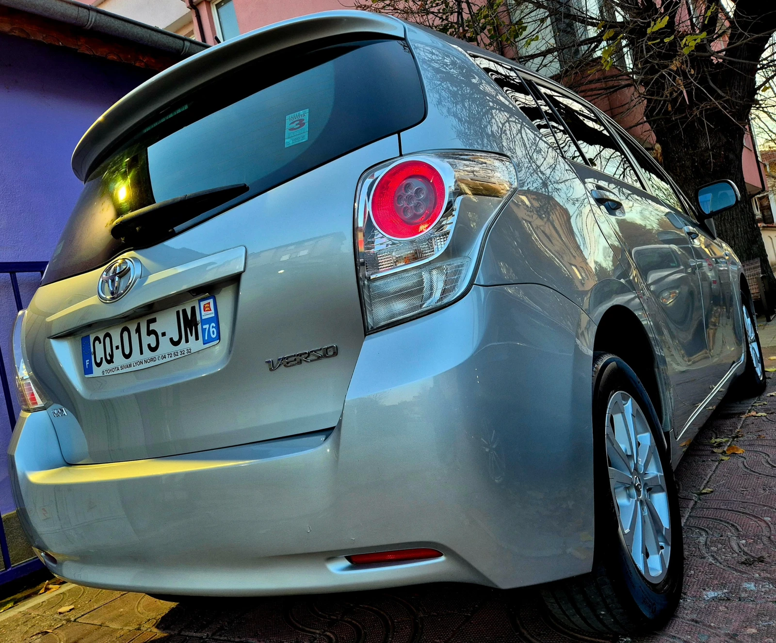 Toyota Verso 2.0d4d-EXECUTIVE-нави-6скорости-japan - изображение 3