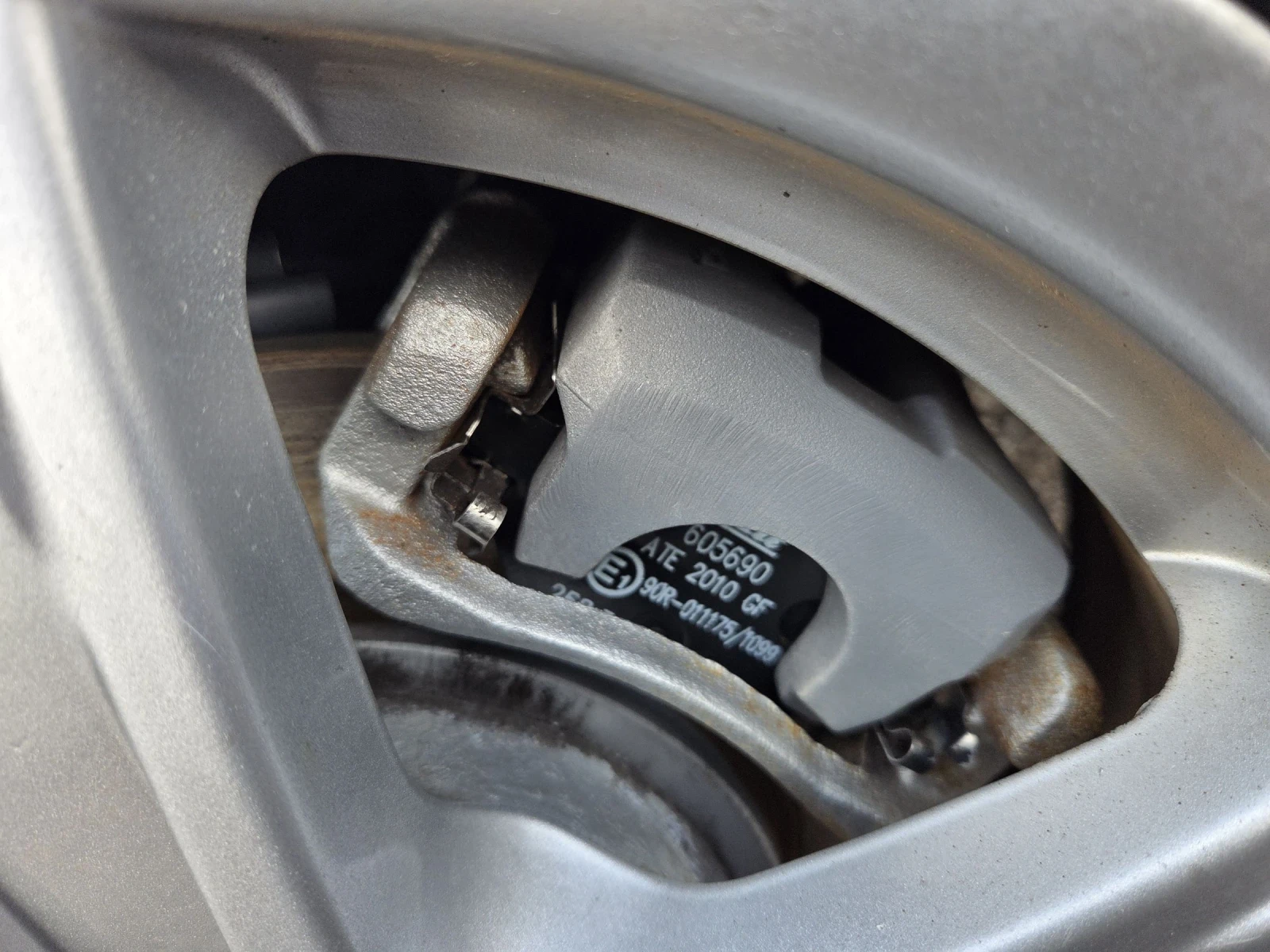 Toyota Auris 1, 8 benzin hybrid 100hp + 32 hp , снимка 17 - Автомобили и джипове - 53719187