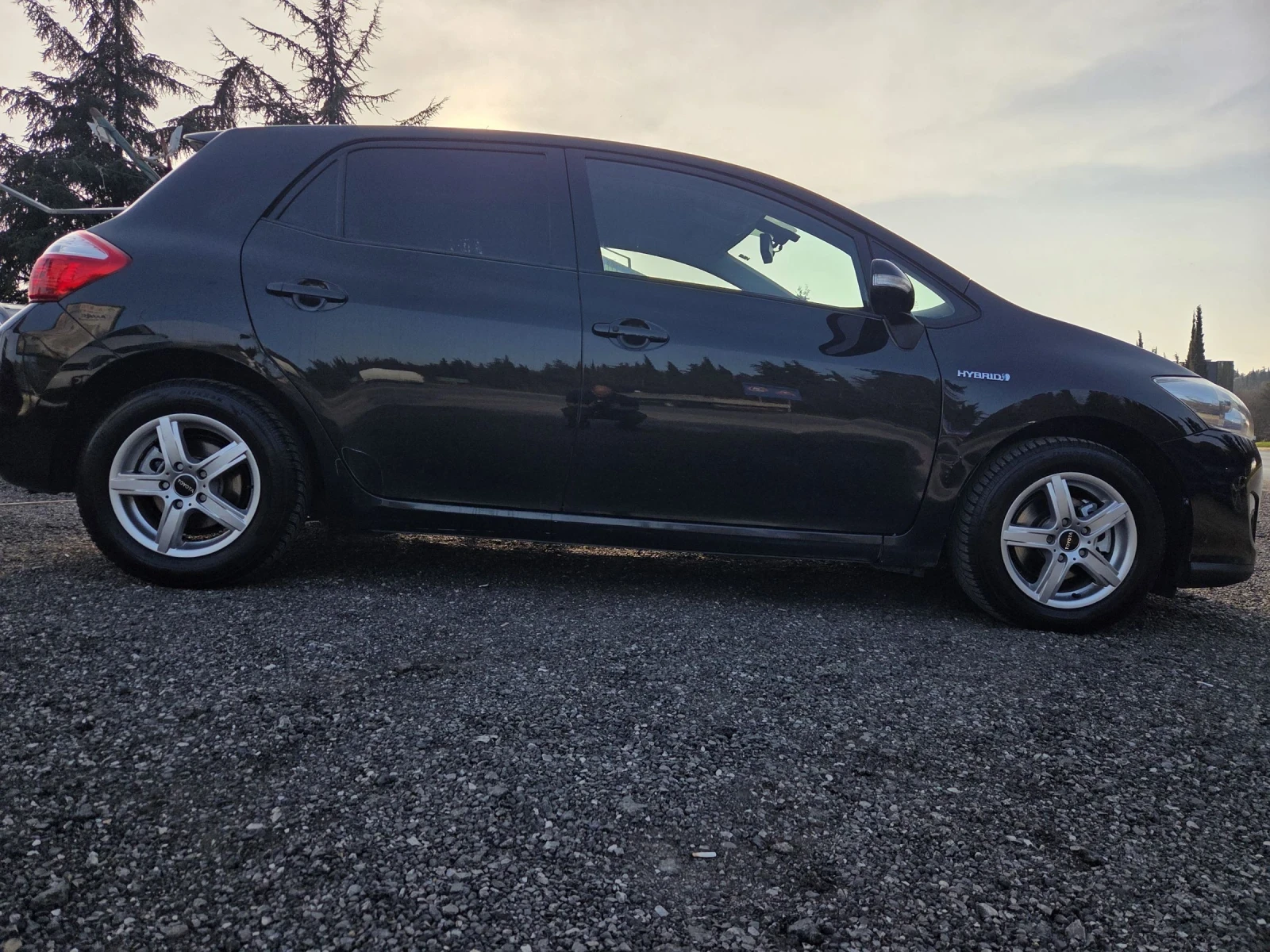 Toyota Auris 1, 8 benzin hybrid 100hp + 32 hp  - изображение 7