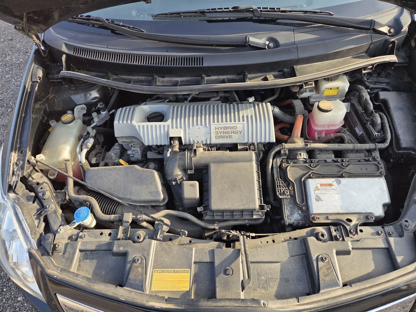 Toyota Auris 1, 8 benzin hybrid 100hp + 32 hp , снимка 16 - Автомобили и джипове - 53719187