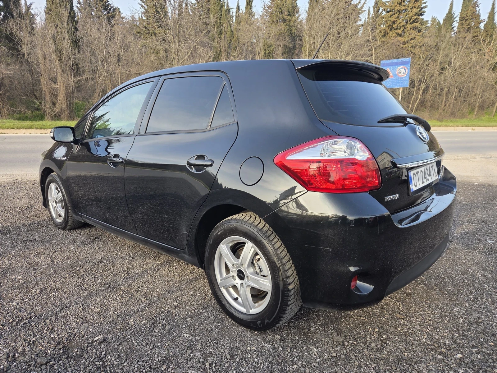 Toyota Auris 1, 8 benzin hybrid 100hp + 32 hp  - изображение 3