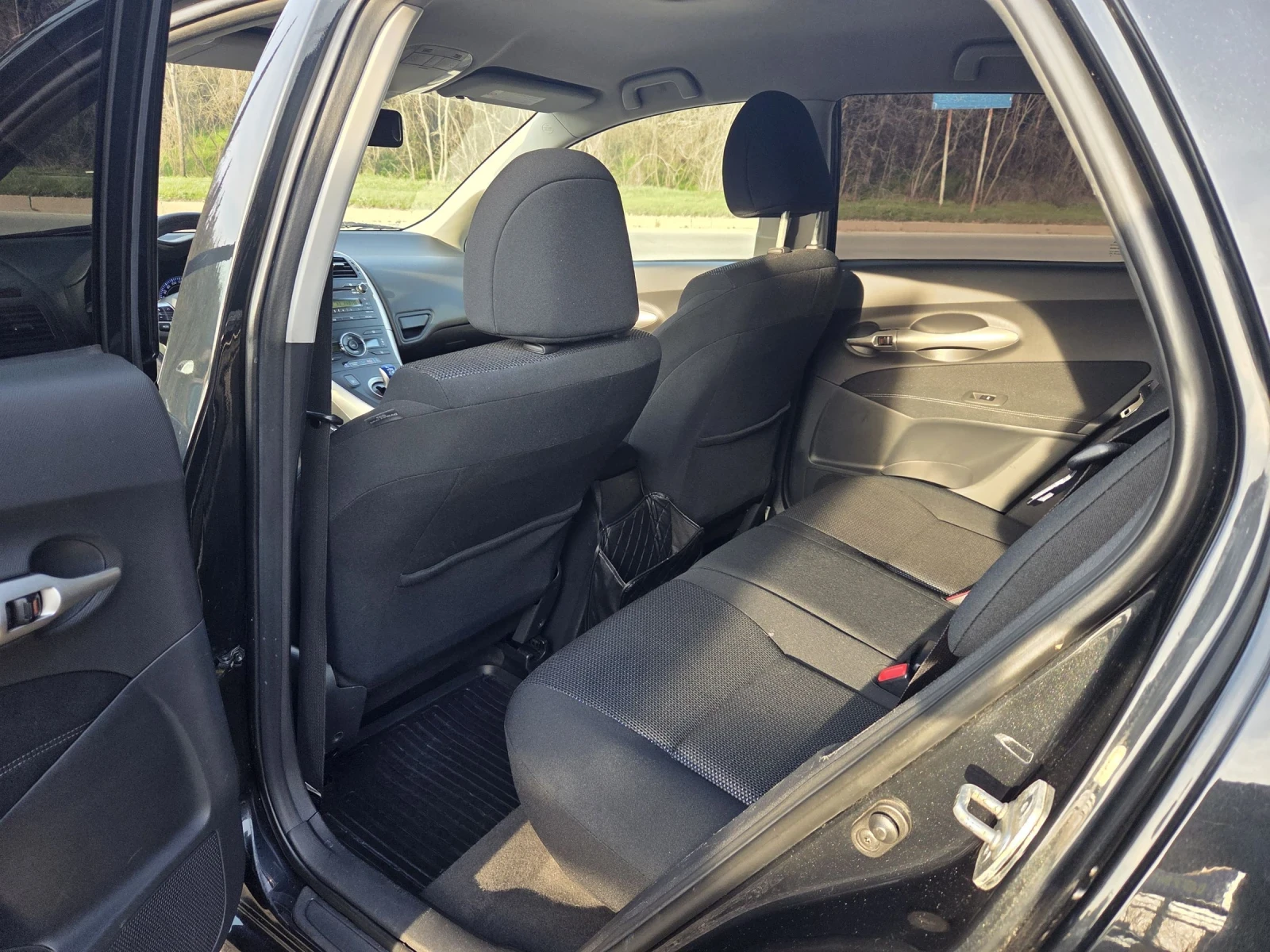 Toyota Auris 1, 8 benzin hybrid 100hp + 32 hp , снимка 11 - Автомобили и джипове - 53719187