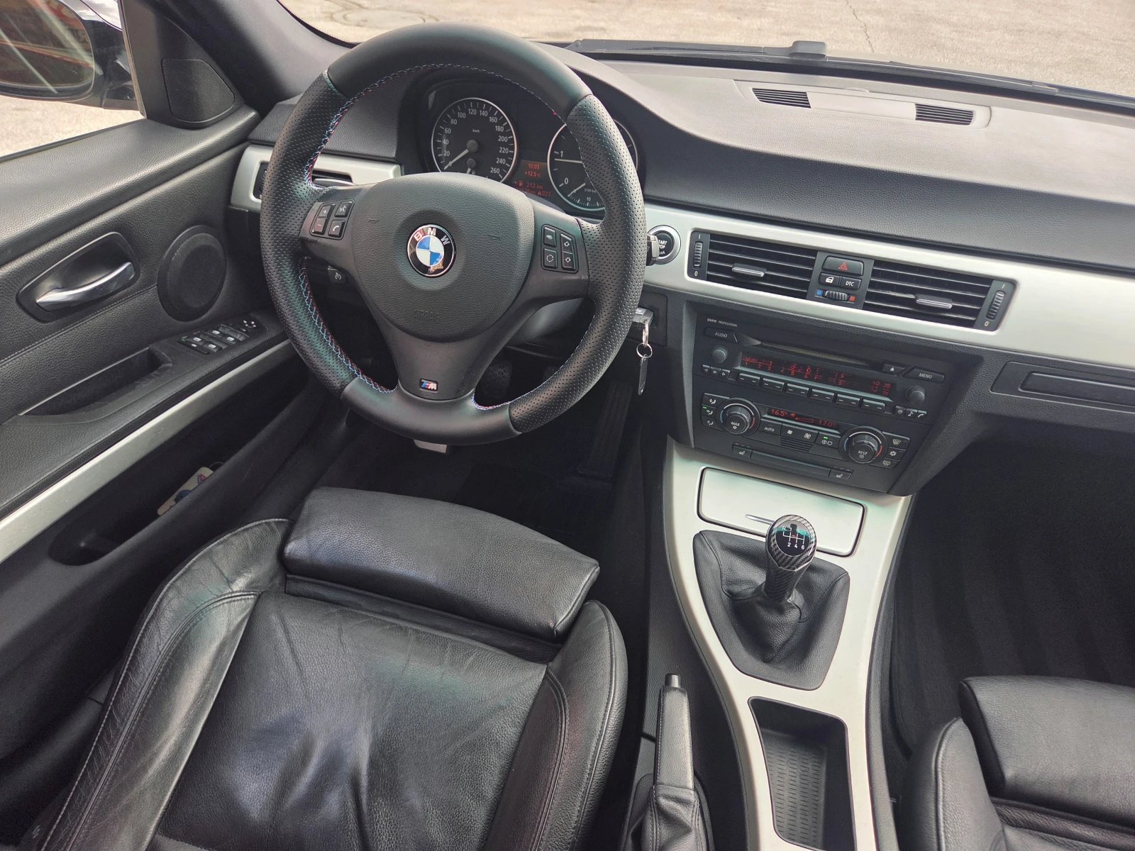 BMW 320 d (163 Hp) M-Sport, снимка 13 - Автомобили и джипове - 54077435