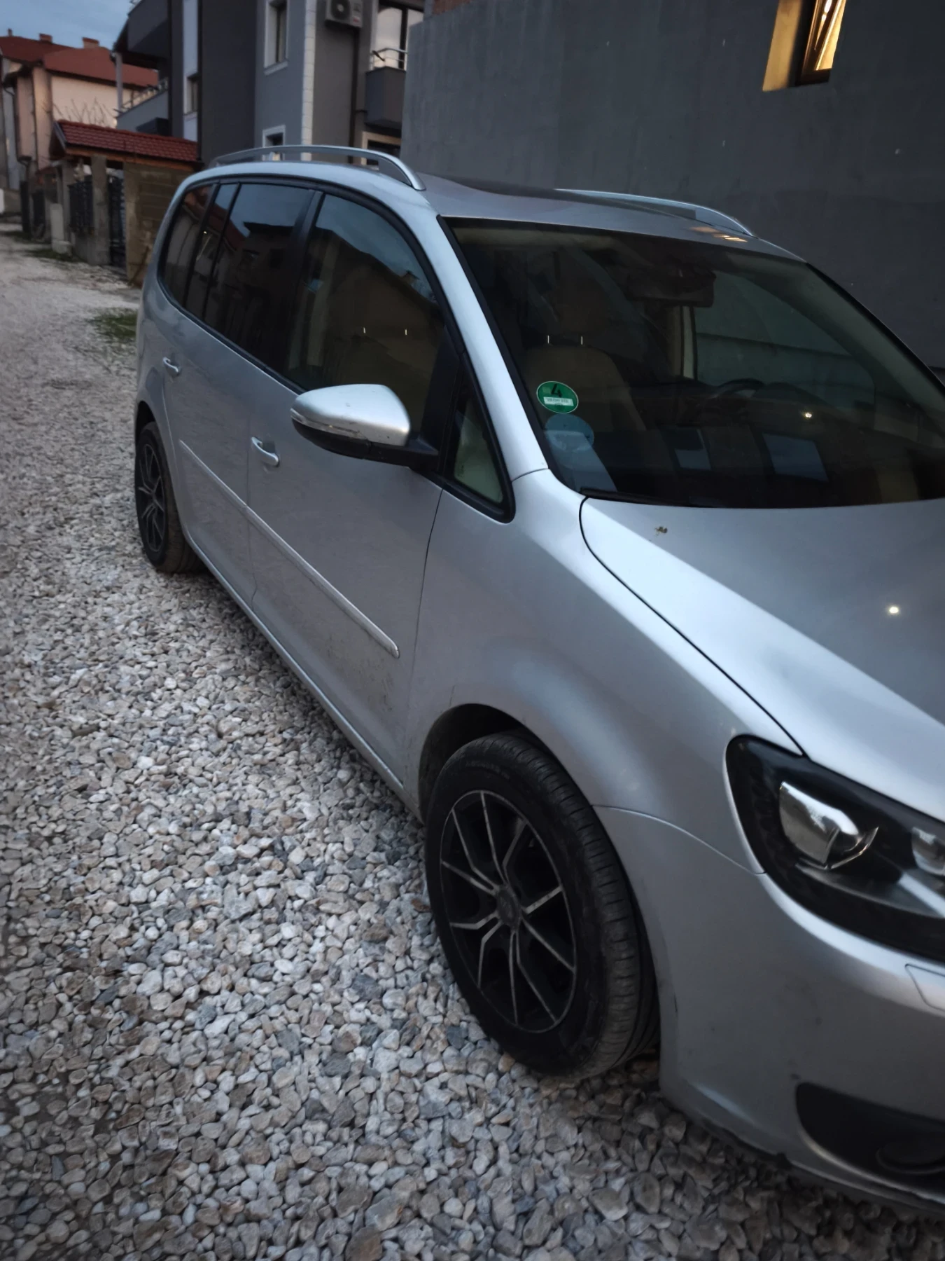 VW Touran, снимка 2 - Автомобили и джипове - 54083467