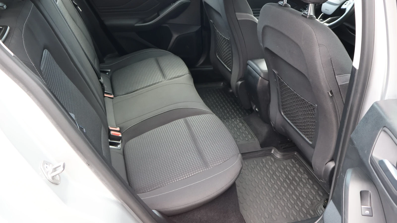 Ford Focus 2.0 TDCI Ecoblue 150 К.С Keyless Нави Дистроник, снимка 12 - Автомобили и джипове - 54632613