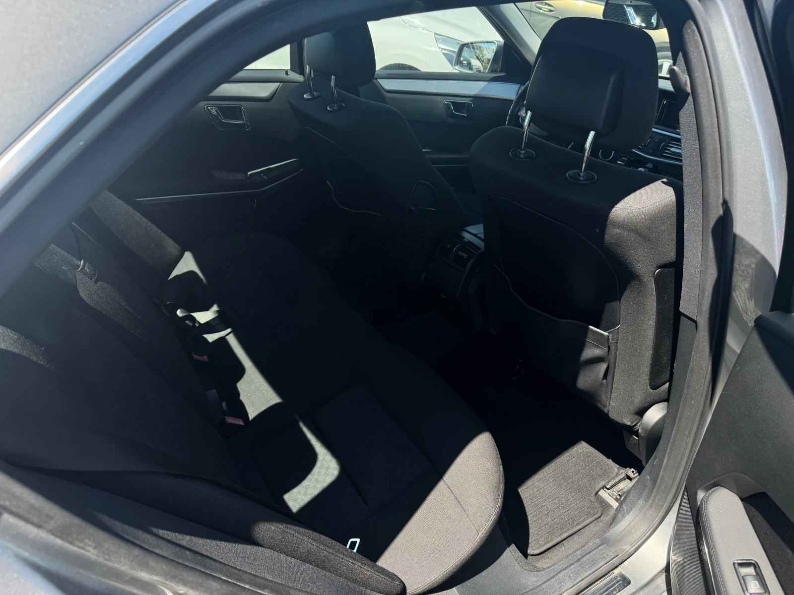 Mercedes-Benz E 220 2.2CDI, снимка 12 - Автомобили и джипове - 54762564
